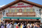 Heinz Wurst- und Hühnerbraterei auf dem Oktoberfest (©Foto. Martin Schmitz)